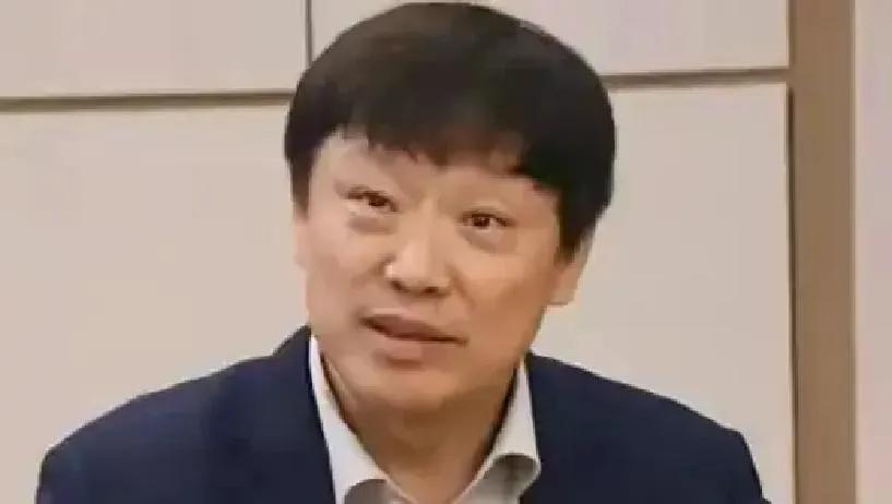 胡锡进就是胡锡进，看问题就是“先进”，不一样就是不一样。
全网都在指责女主持在洋