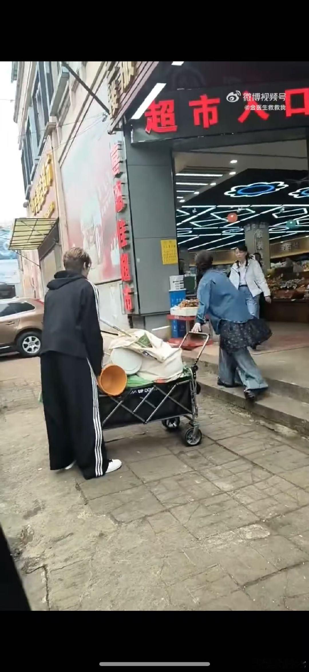 王鹤棣白鹿买了一车东西亲爱的客栈2026一车物资堆得满满当当，王鹤棣白鹿采购太硬