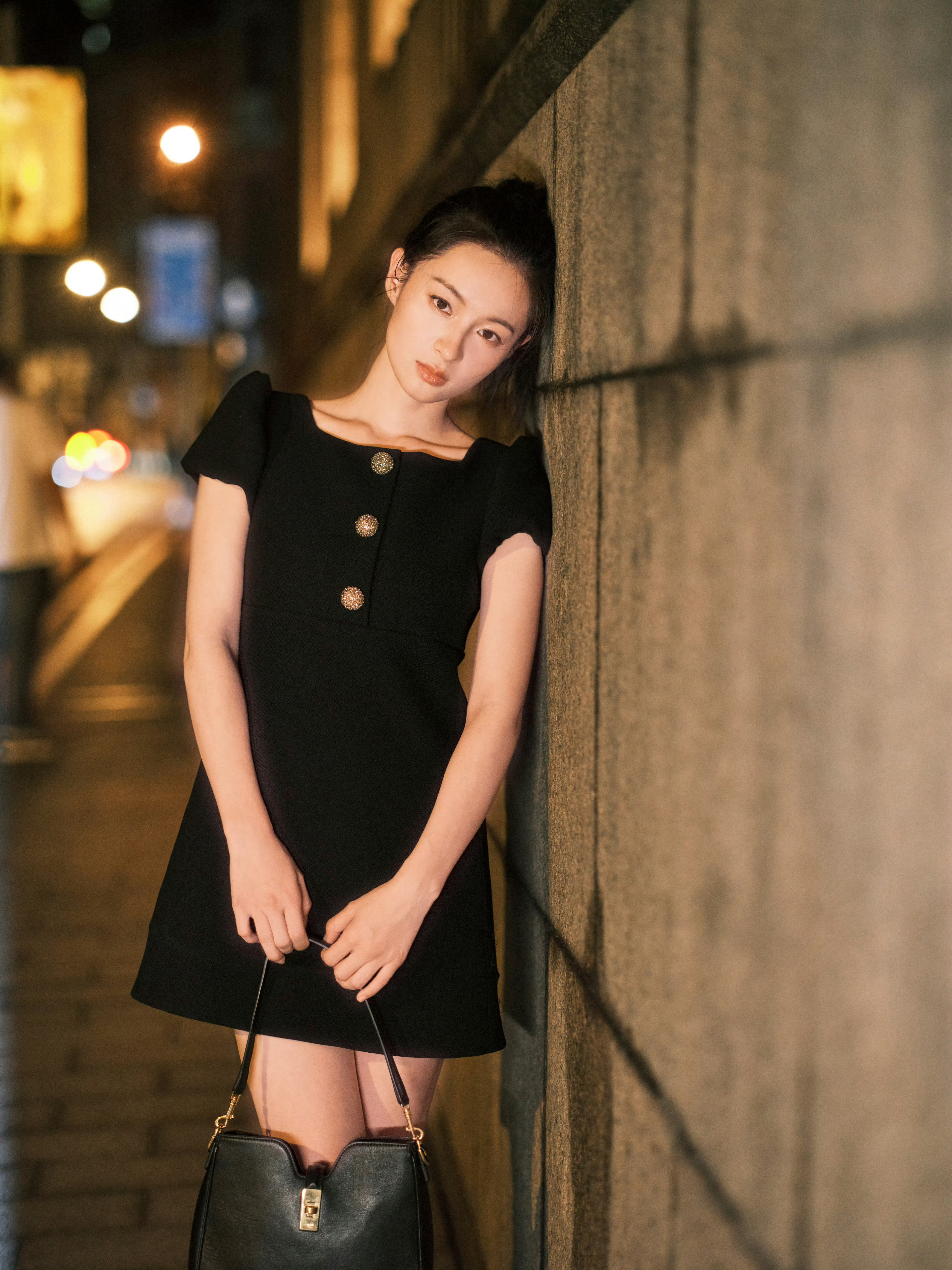 李嘉鑫街头夜拍 ​​​