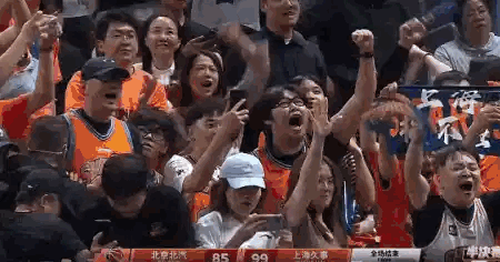 北京球迷哭了，原来一整场不放弃的是球迷。CBA上海男篮3比1北京男篮上海男篮vs