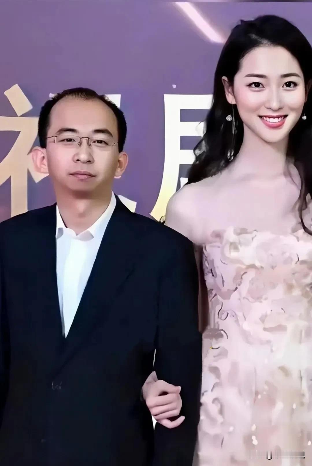 巨兴茂用10亿身家，娶到了大美女孟久淇，明明是人生赢家，却因和妻子的颜值差距，被