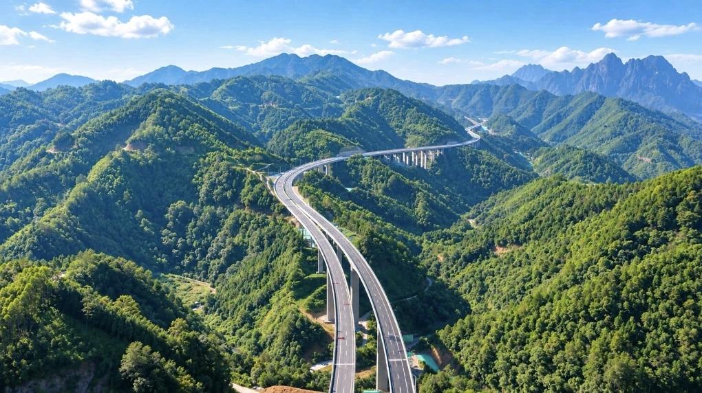 穿山折曲通瑶乡！桐金高速正式通车，金秀告别高速远距出行难题
 
大瑶山深处再添通