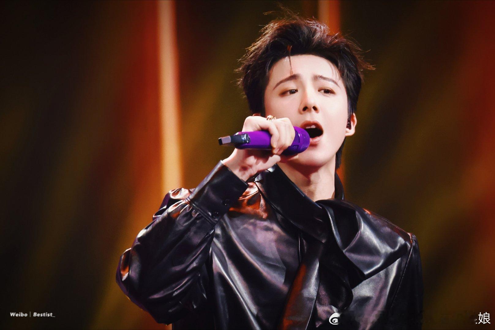 摩登兄弟[超话] 穿着大佬的着装唱的居然是一首甜歌[流鼻血][流鼻血][流鼻血]