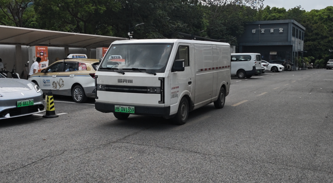有些新能源货车，造型也是下猛药的看到吓一跳，这啥？ ​​​