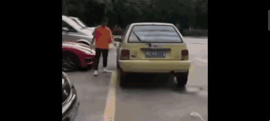 不懂就问，
这家伙是个手艺人，
手艺高超。