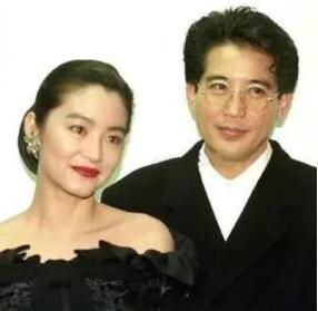 [浮云]1973年，26岁已婚的秦汉爱上了18岁的林青霞，怀孕8个月的妻子邵乔茵