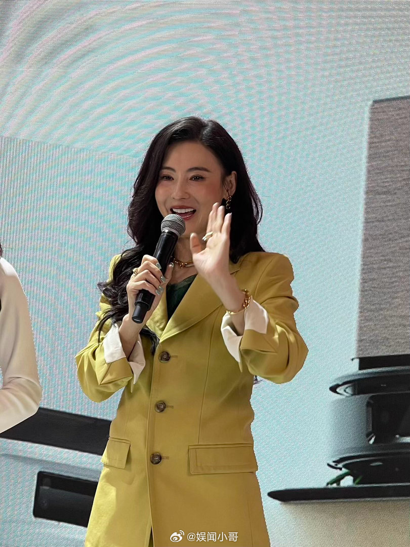 张柏芝连换四个pose饭撒 张柏芝饭撒太会了，四个pose换得行云流水，丝滑又自