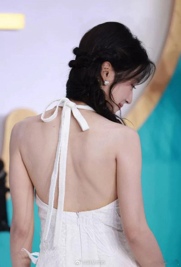 可可爱爱卢昱晓，最新奈丝公主活动生图 