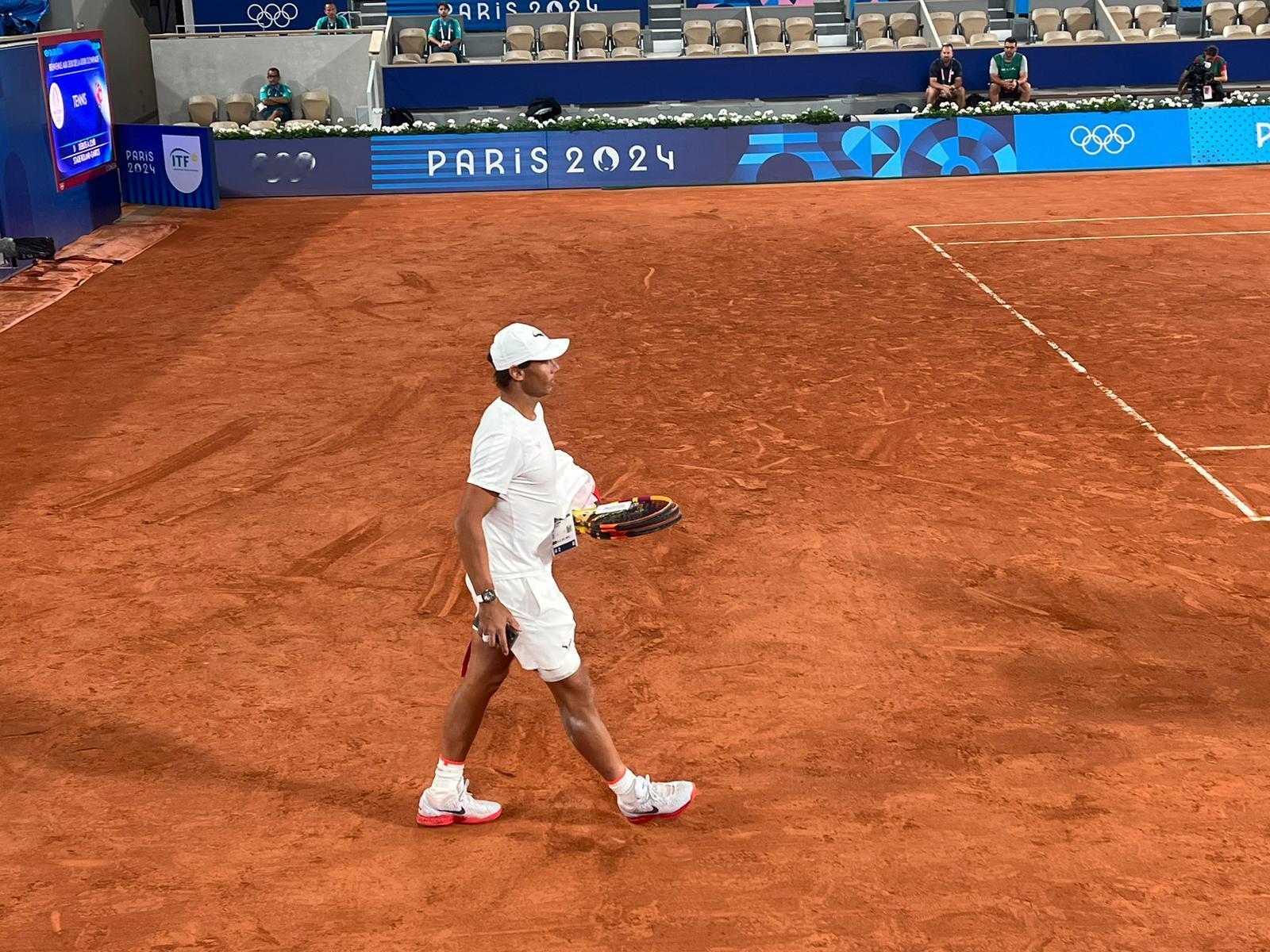 来自多家现场媒体记者的报道，纳达尔今天和阿尔卡拉斯的双打搭档训练并无太大异常，但