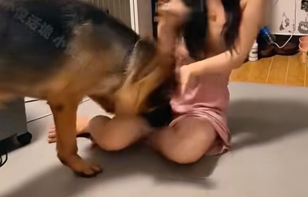 【吓傻！女子和宠物狗太亲密，几个月后 肚子却悄悄鼓起！养宠的快看看】
 
😱 