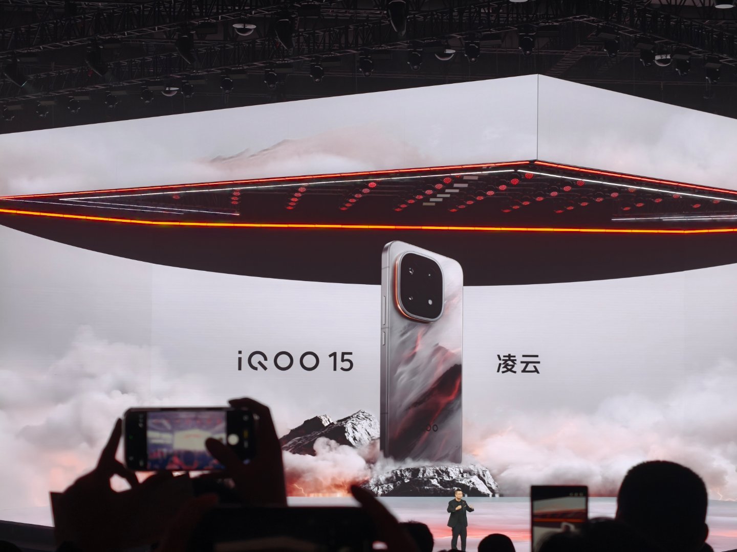 iQOO15 四种配色，这次的「凌云」配色很有个性 ​​​