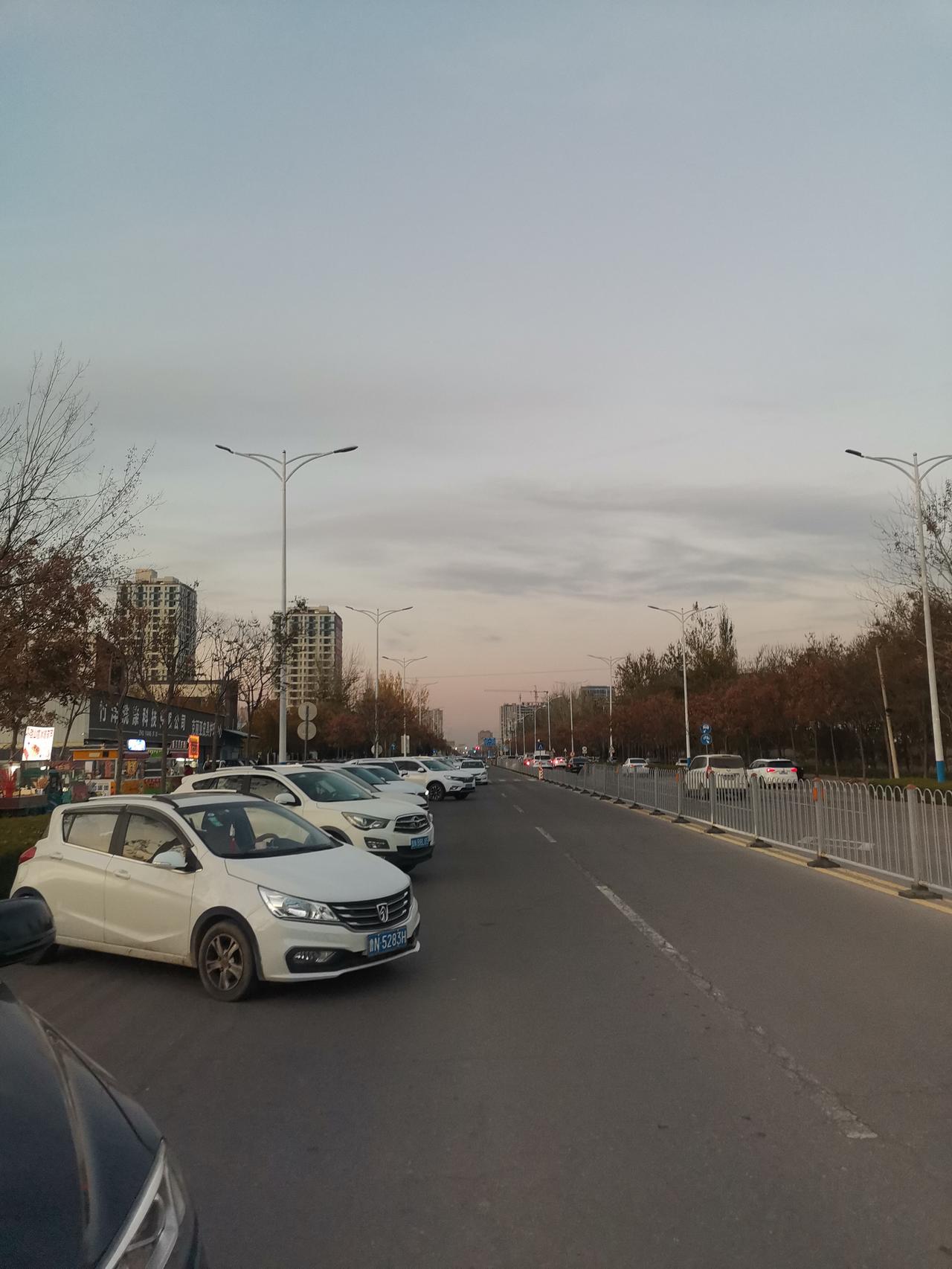 看了看班级群里，今天终于没有请假的了！
    这波流感感染了班里约一半的孩子，