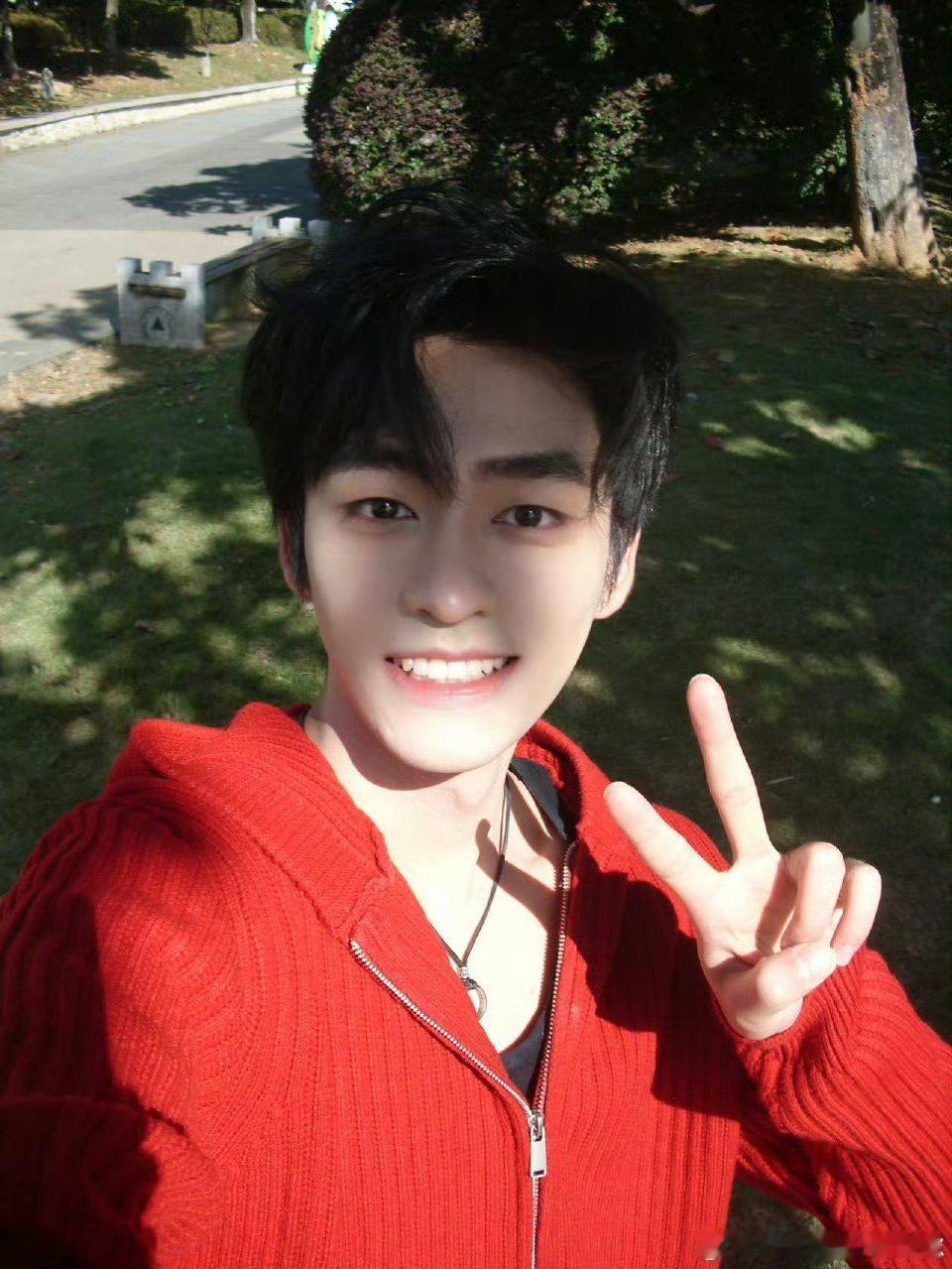 张卓尔到底救了谁的命声鸣远扬  每个选手都有自己的特色，我们应该用欣赏的眼光看待