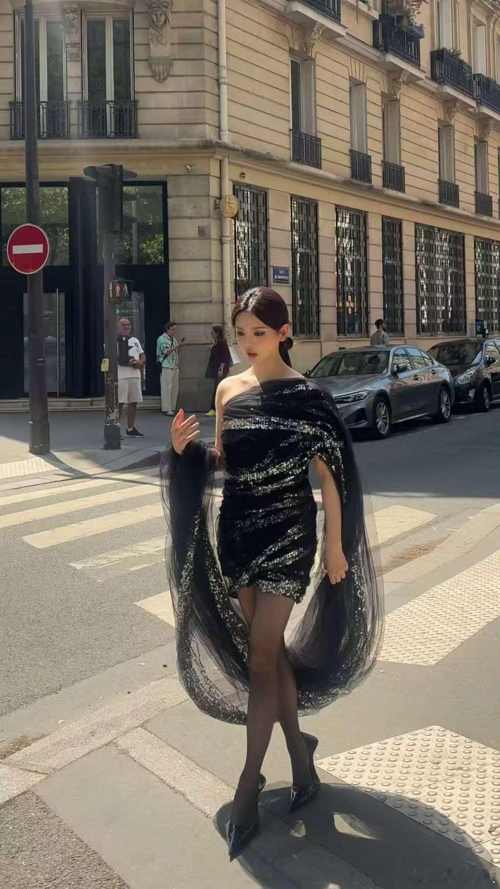 杨超越生图比例杨超越建模比例杨超越被偶遇，生图比例好建模，这也太美了吧 ​​​