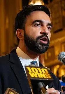 快讯快讯
美国传来的消息
11月4日，34岁的佐赫兰·马姆达尼赢得纽约市长选举，