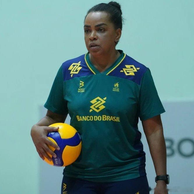 排球 🌐 根据国际排联（FIVB）的新规，参加女子国家排球联赛（VNL）的每支