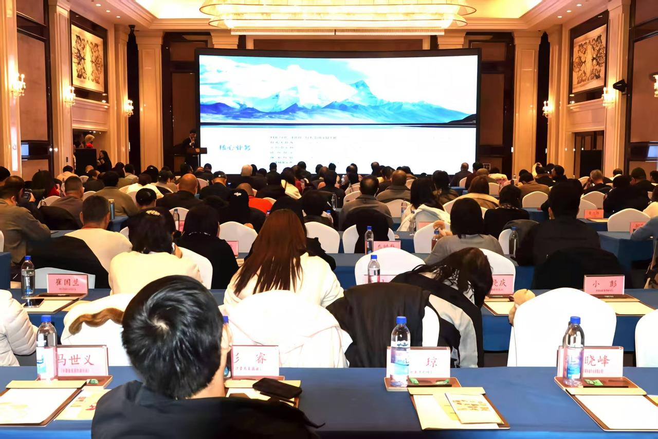 文旅推介会与摄影大赛颁奖
奏响阿克塞文旅发展新乐章

记者王志俭（穿石）文图
