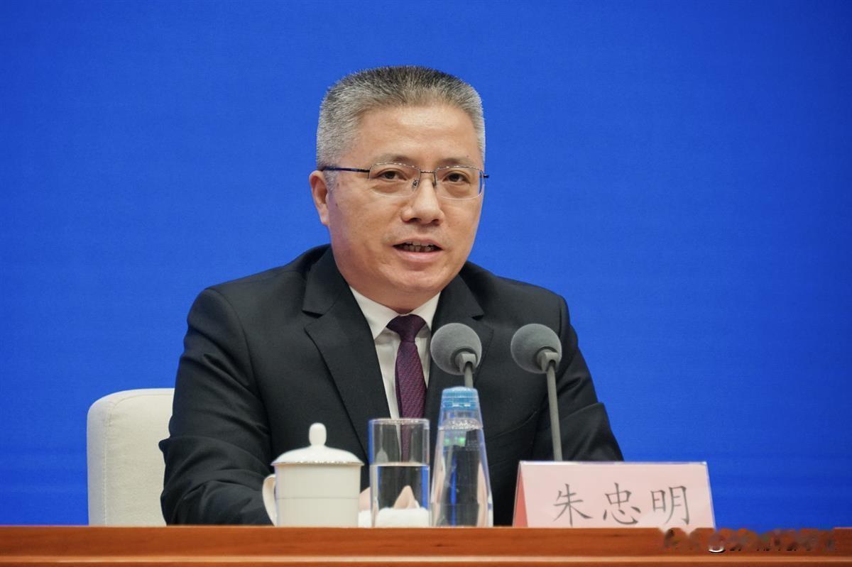 朱忠明出任上海市代市长，仕途再上新高度，很快就要晋位正部级，会管钱的“审计老兵”