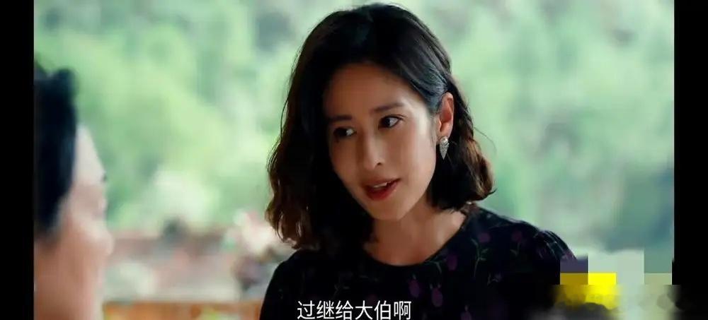 央视这剧太狠了，一边被骂上热搜，一边收视率全国第一。 《小芳》这剧，刚播两集，收