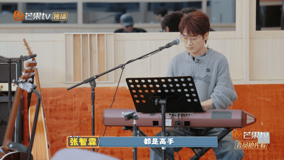 张智霖你是不是快爱上王铮亮了 是谁被张智霖看王铮亮的眼神甜到了？哦是我！那种全神