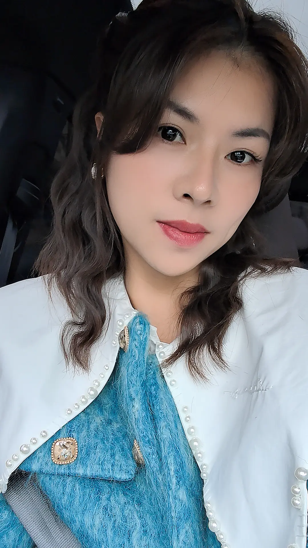 今年的目标就是比去年快乐，比去年健康，比去年有钱，好好生活……