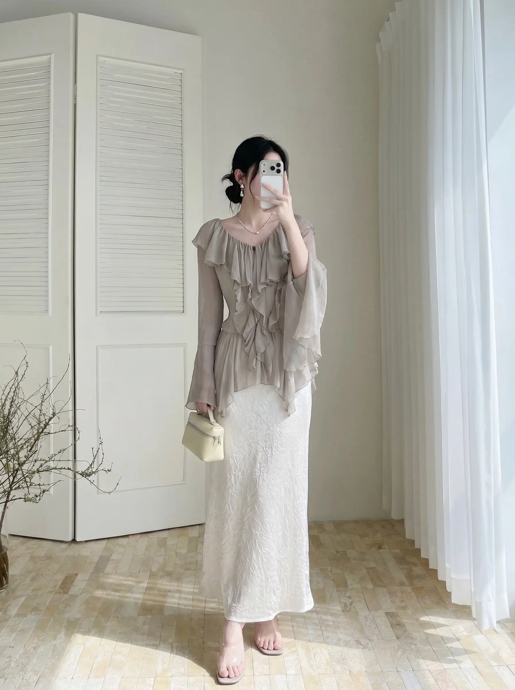 春夏ootd｜是夏天该有的干净与柔软🤍 下午一点🕐新品预约场，等你～ -