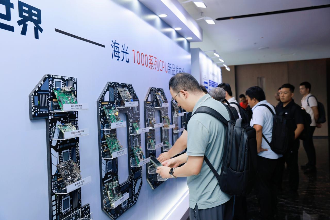 海光1000叩开x86工控大门
刚从海光1000的发布会回来，满脑子还在想着现场