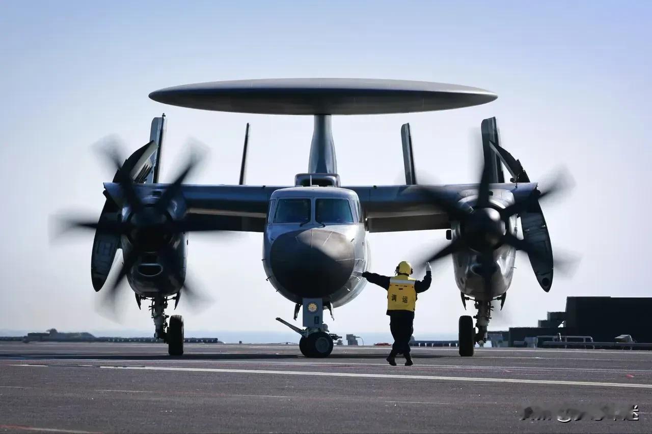 空警-600果然在三月就完成了在福建舰上的弹射起飞和着舰！这个消息最近被中航工业