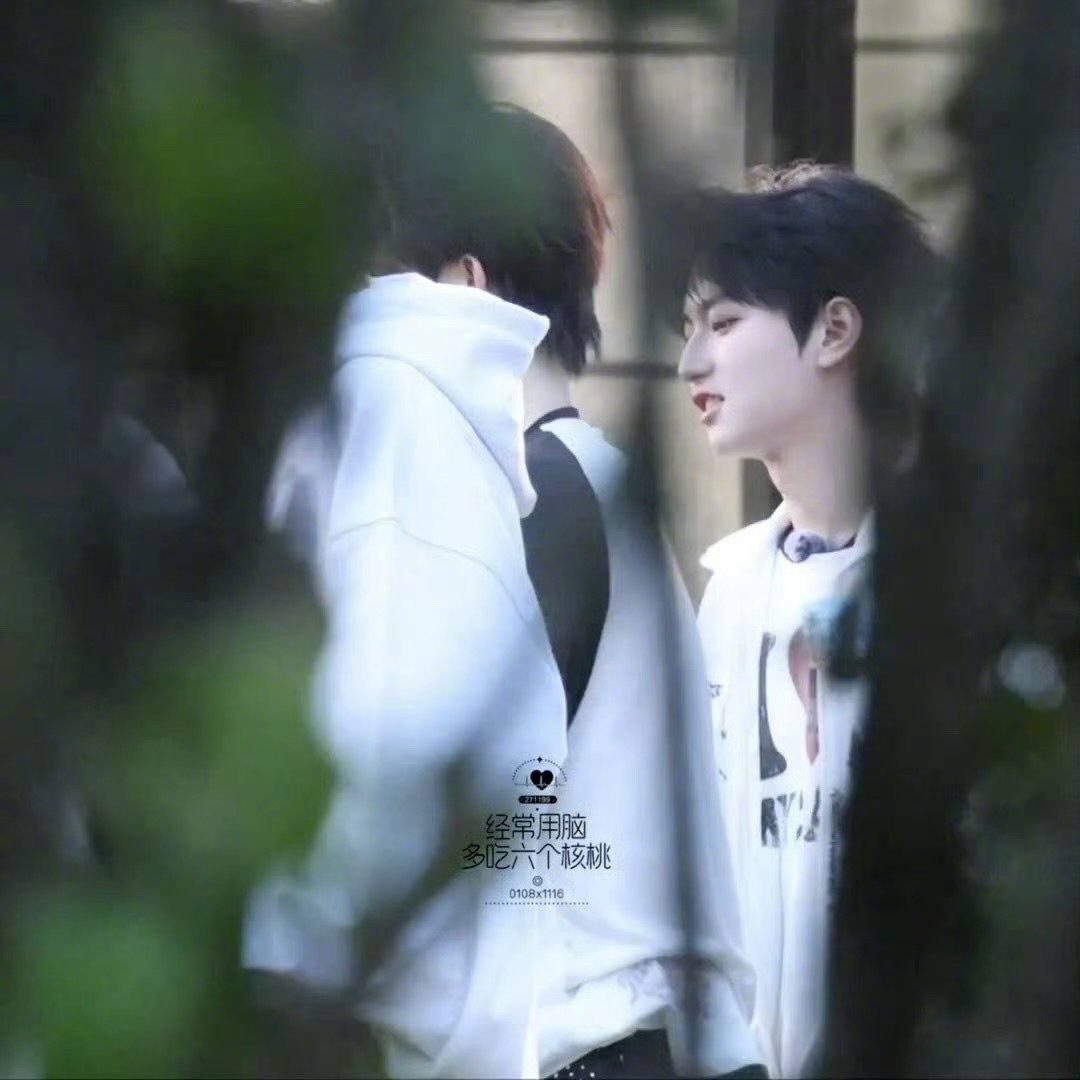 王橹杰穆祉丞终于同框了🩵🩷有这么大的热度期待新音有双人舞台吧 穆祉丞王橹杰同