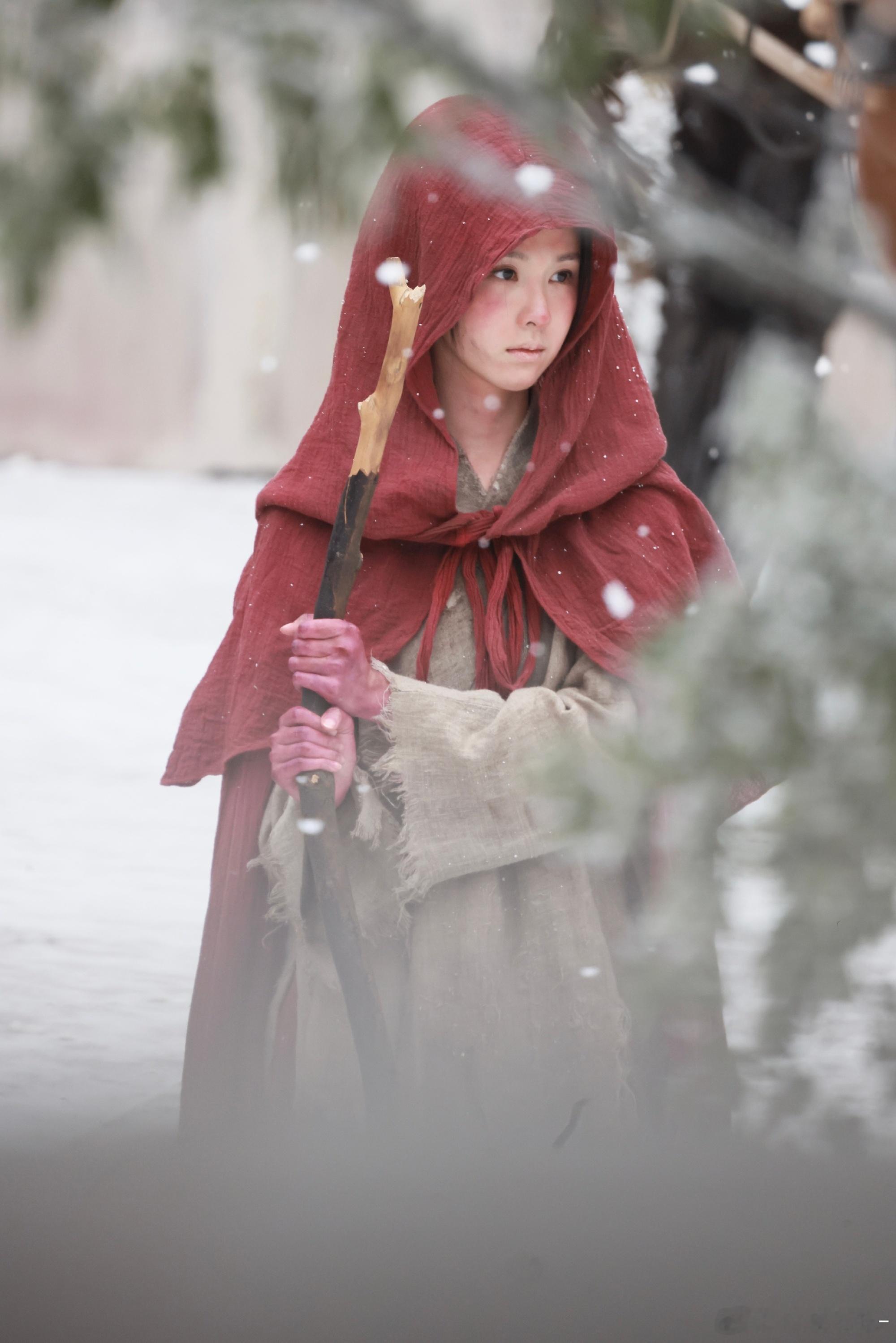 #陈都灵贵女乞丐装#陈都灵《贵女》庄寒雁乞丐装路透，全身都冻伤了，看起来好惨呀，