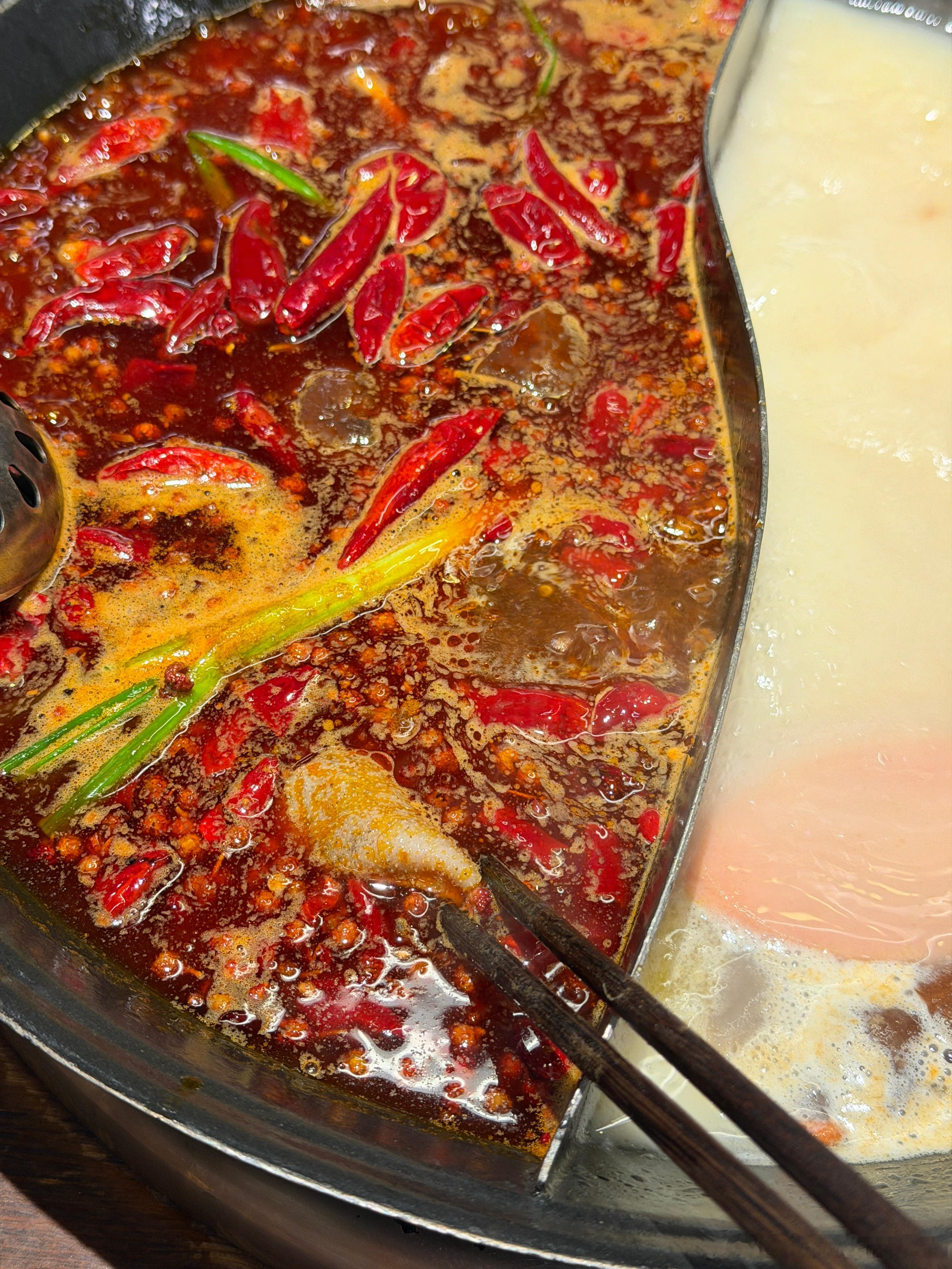 很久没吃辣火锅了配蛋炒饭真的好吃好好吃豆豆挑的餐厅！带着一身火锅味回家了 