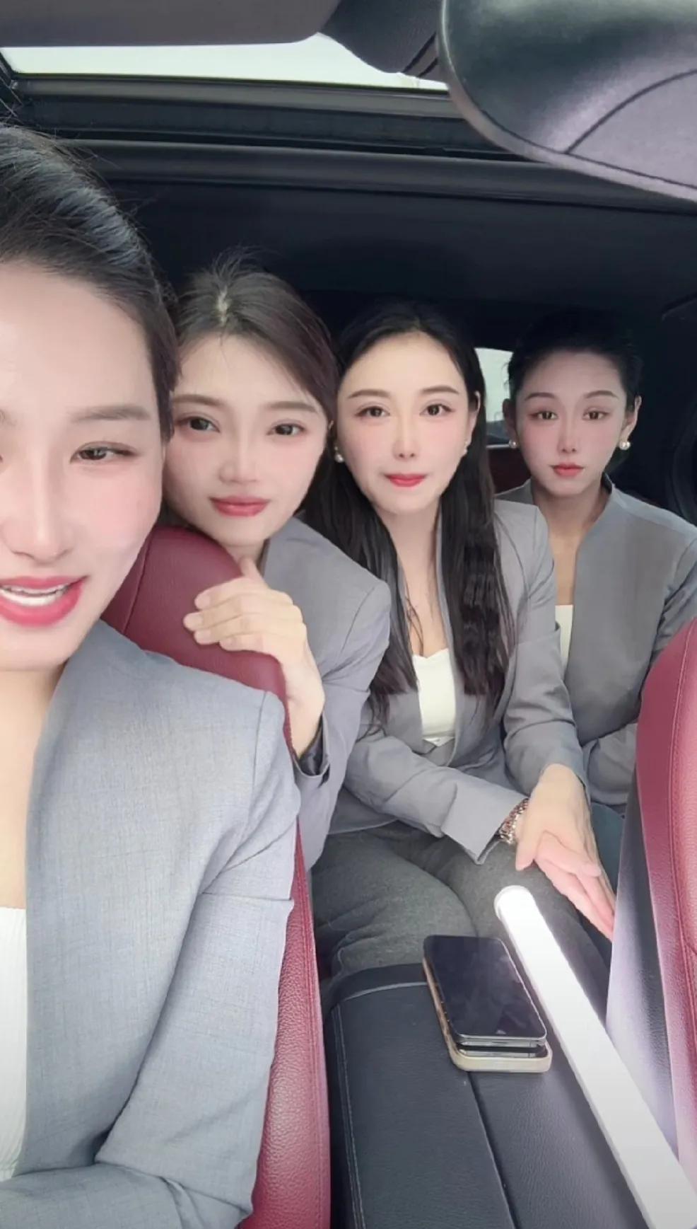 2025.1.22
蚕妇吟

子规啼彻夜更时
起视蚕稠怕叶稀
不信楼头杨柳月
玉