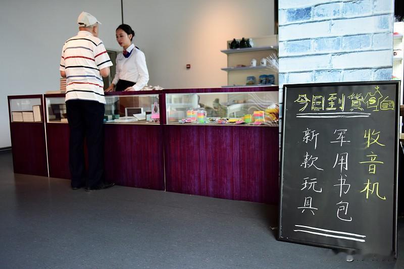 拼多多满100块钱提现是真的。我本人没提现过，但看到我们学校一名代课教师提现过，