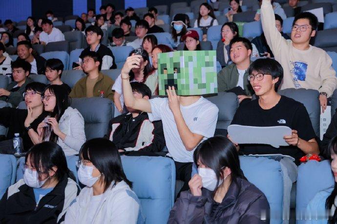 进入我的世界大电影梦回童年厦门《我的世界大电影》CINITY 厅的观影体验太哇塞