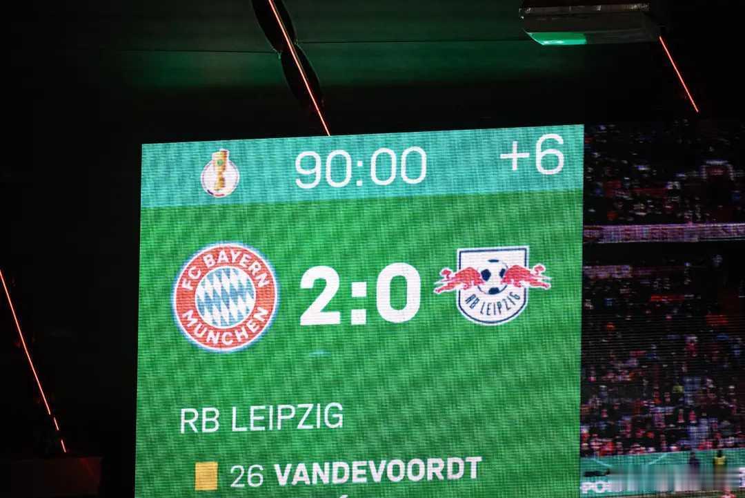 久违了，拜仁时隔六年首次打进德国杯四强德国杯1/4决赛的一场较量中，拜仁慕尼黑主