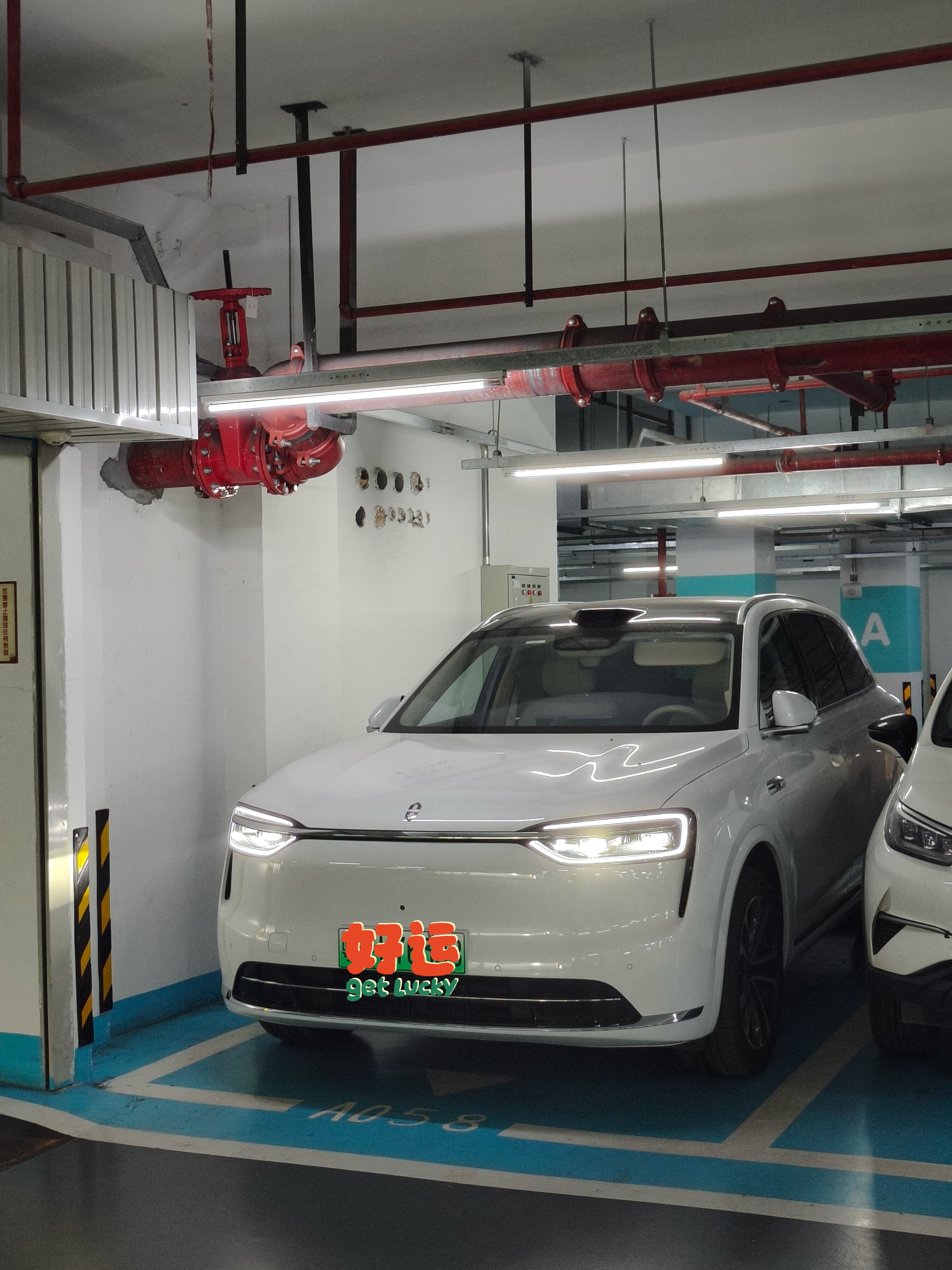 又让同事爽到了，下午让他去出个小差，他开上 M7 在车位就启动智驾，直接一路开到