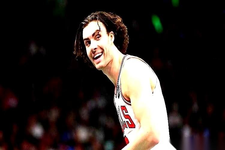 我有时候真替火箭球迷憋得慌。
你闭上眼想一下，哈登在你家后场控球，吉迪在你家锋线