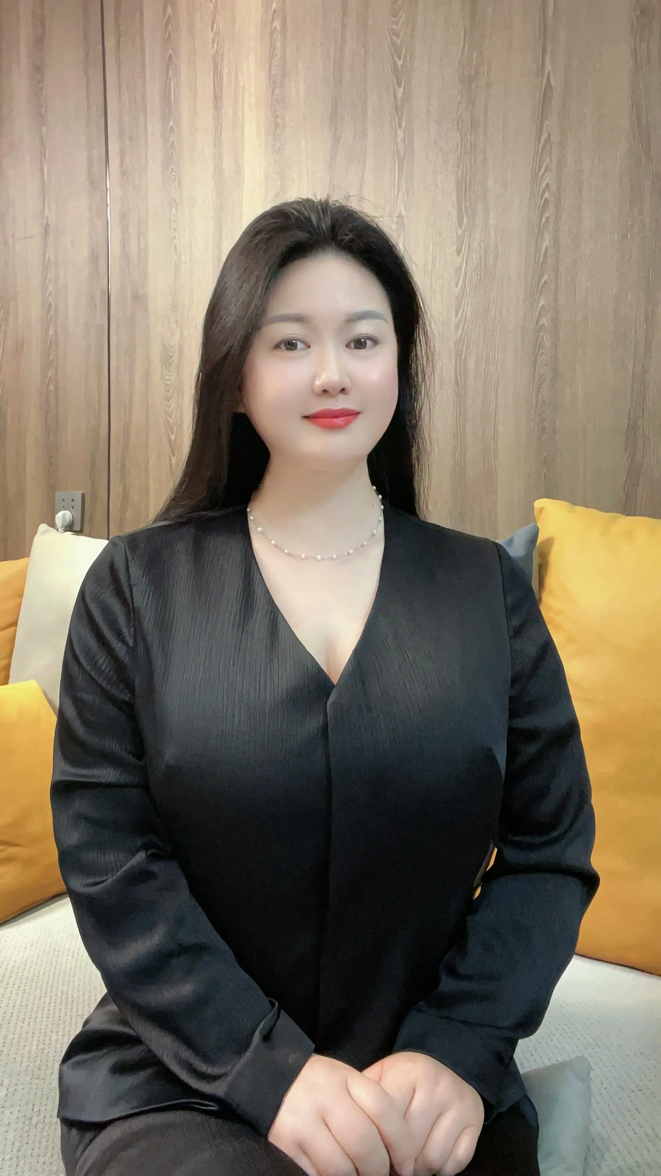 歌老了， 姐也老了！ 歌还是当初的歌， 姐已不再是当初的姐！ 以前听歌...