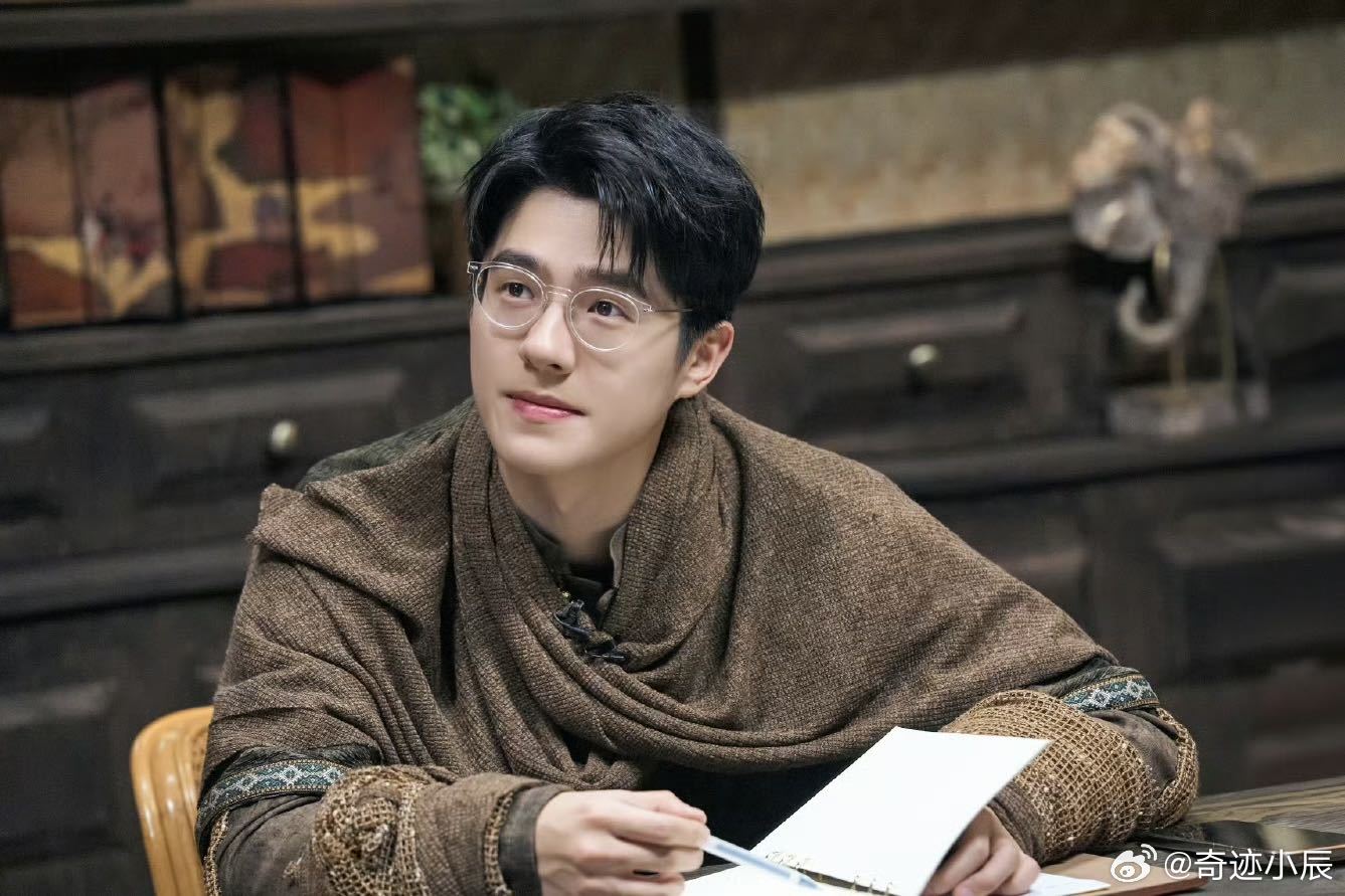 刘昊然谈笑间这口锅就来了大侦探 刘昊然《大侦探》里分析案情谈笑自如，下一秒猝不及