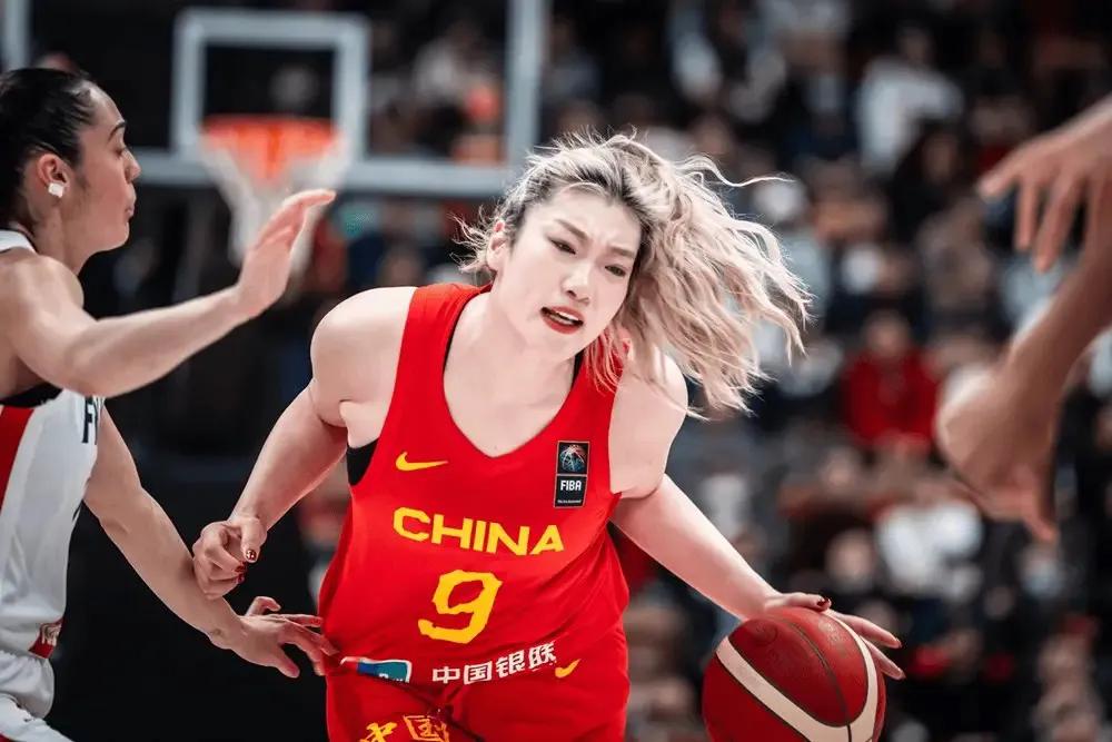 中国女篮50-82法国女篮，只有这一人发挥出色，不然输得更惨。
李梦，打了37分