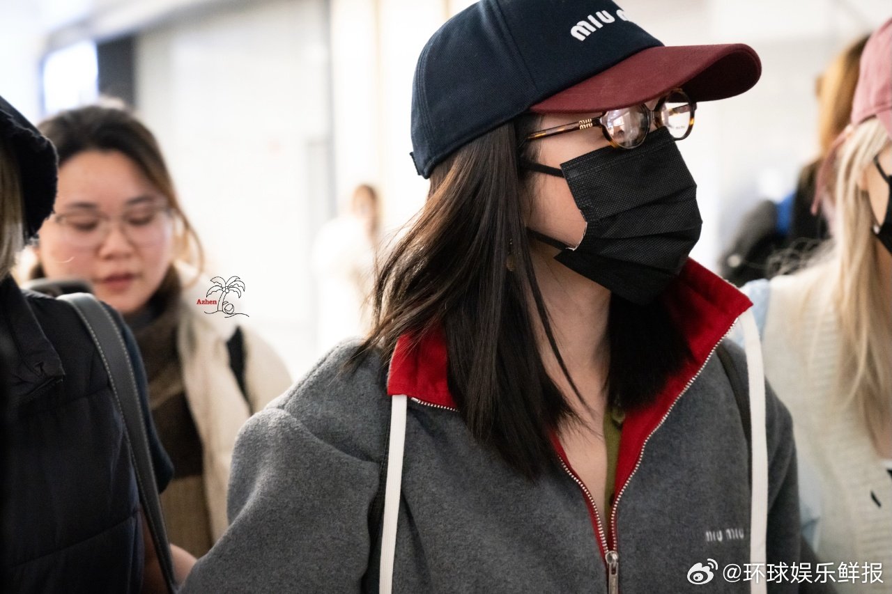 陈妍希 你们是在哄宝宝本来是接机送礼物，结果变成粉丝哄陈妍希的名场面 