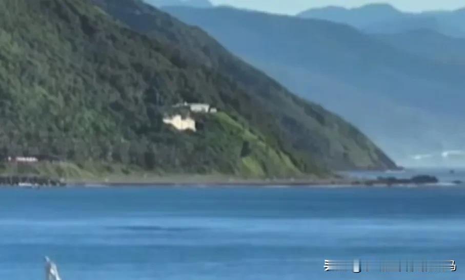 1月7日早间，台海热点新闻资讯。
 
1. 1月7日晨重磅！中方制裁5家对台军售