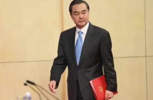最近的中欧班列停摆事件，堪称一场被「无人机惊魂」引爆的蝴蝶效应。波兰这步棋走得太