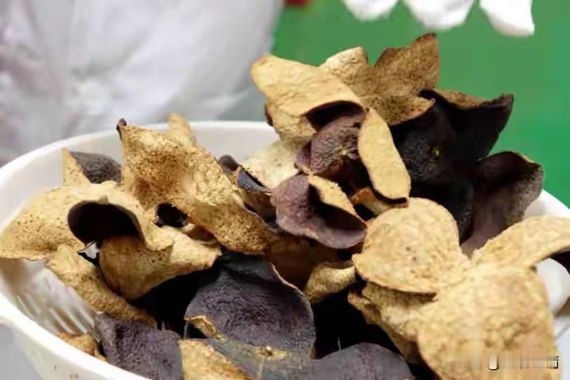 绝了！这年头连陈皮都学会“易容术”了？ 最近央视曝光的假陈皮黑幕，简直离谱到让人