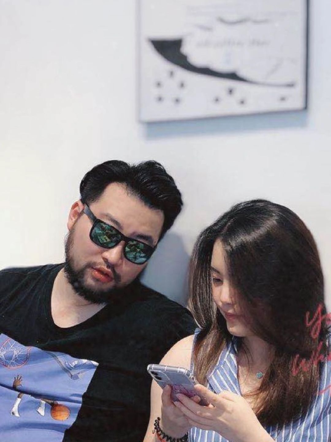 你有没有发现周围夫妻和睦、日子安稳的，有个共同点：除了工作，没有多余社交，朋友也...