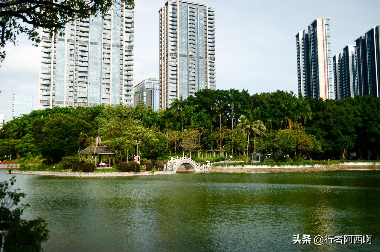 尼康d700&图丽28-70|中山公园
时间慢了下来
陆续有人从大口小口进来
运