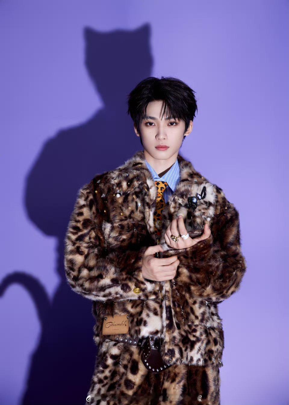 已经能想象到全场齐呼你名字的震撼了！ 