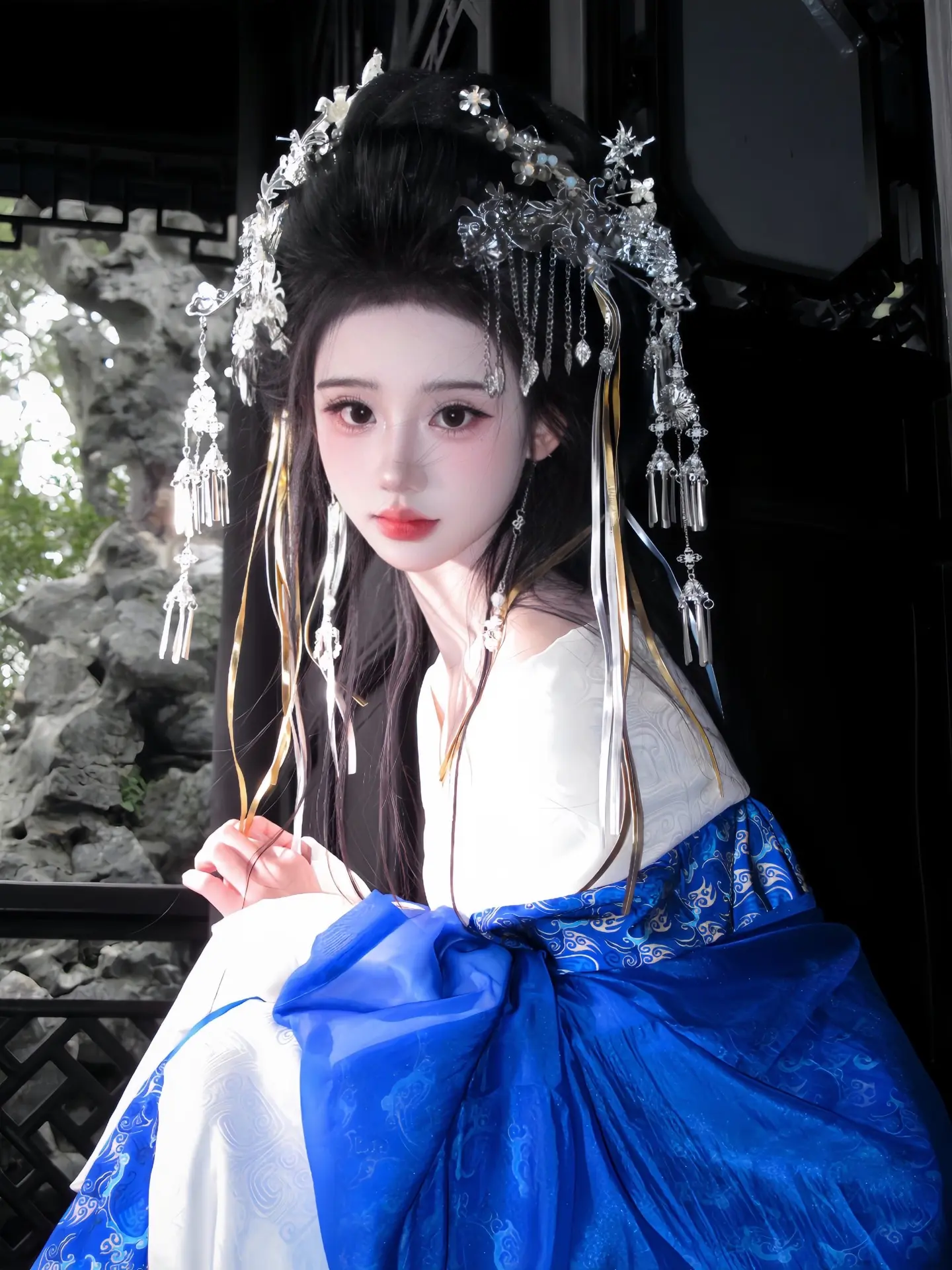 何必一厢悠悠 苦我心。