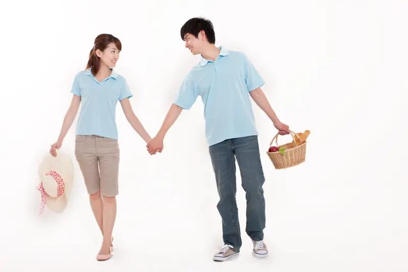 现在女人是不是该主动追男人，这真是个值得探讨的话题。在传统观念里，女生得矜持，等