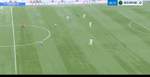 廖锦涛门前补射破门，大连英博暂时1：0领先浙江，毫无疑问浙江上下心态出了问题，因